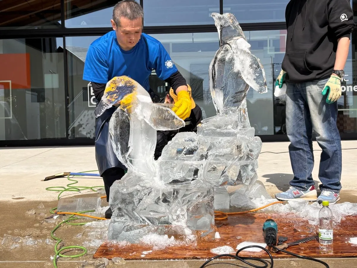 箕面 今宮｜氷の彫刻「アイスカービングショー」を鑑賞。迫力あるライブパフォーマンスに感動！美しくも儚い、真冬のアート