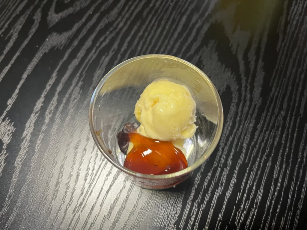 日々庵のみたらし団子についてくるアイスクリーム