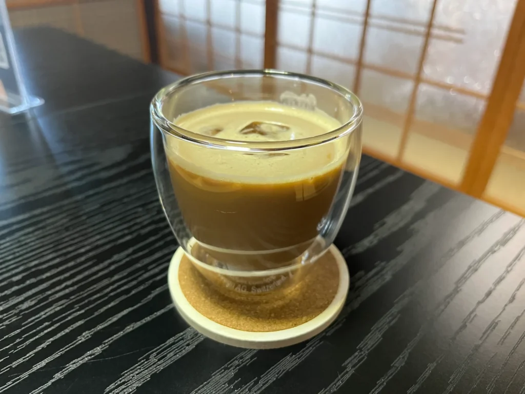 日々庵のアイスカフェラテ