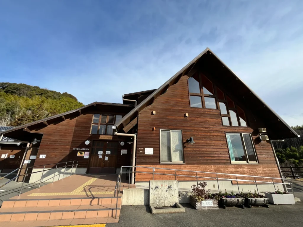 西代里山公園 トイレ 管理棟