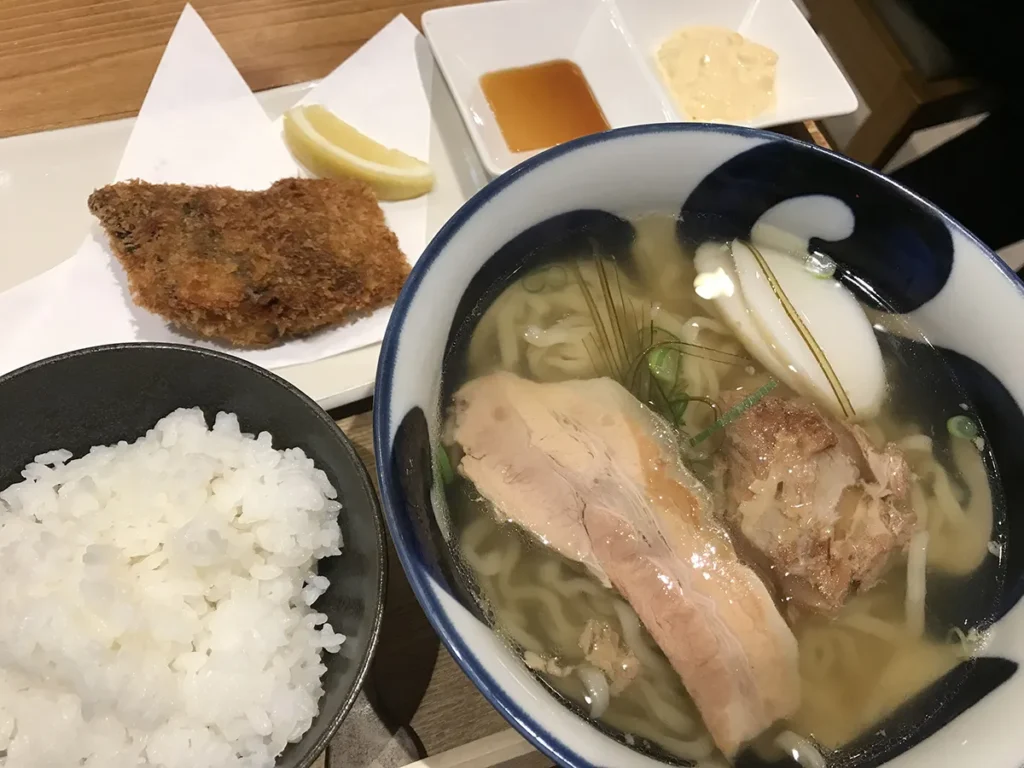 特製鯵フライと沖縄SOBAR がんじゅー