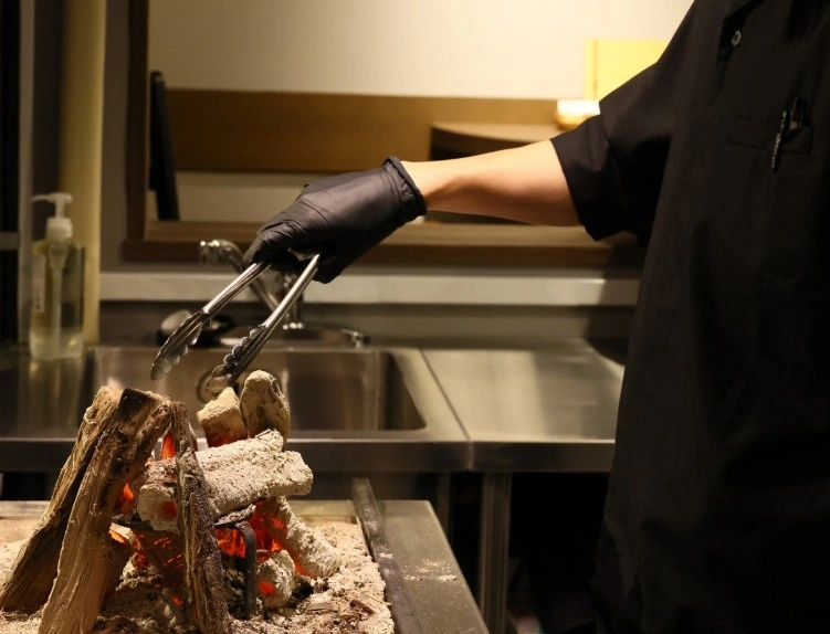 小野の離れ 炭火焼き2