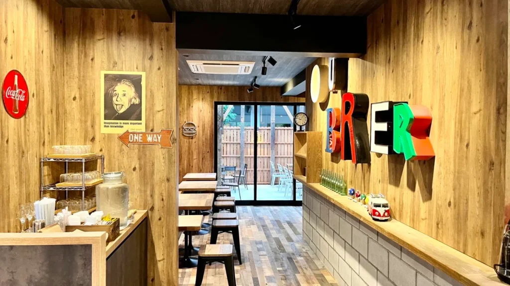 OLUバーガー　店内