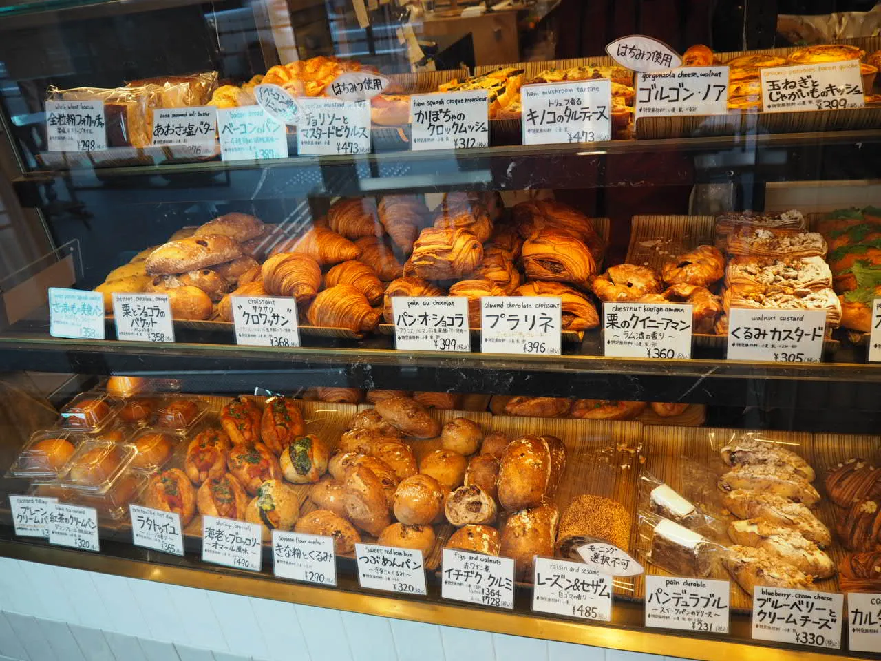 大阪・北浜の人気ベーカリー パンカラト ブーランジェリーカフェ（Pain KARATO Boulangerie Cafe）おすすめパンとアクセスを徹底解説！