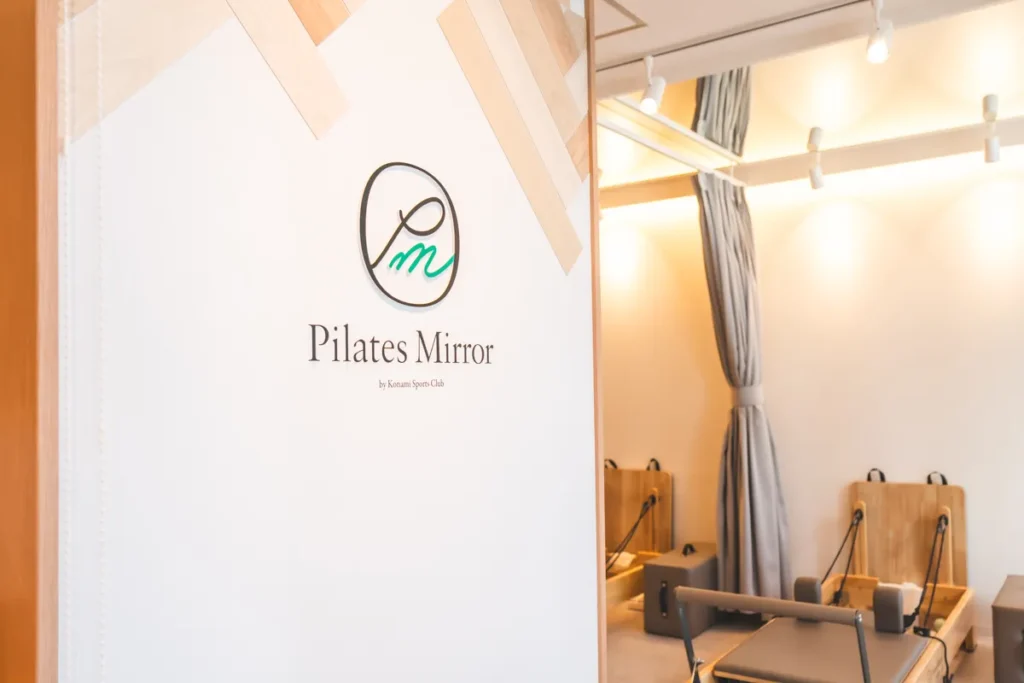 ピラティスミラー豊中　看板