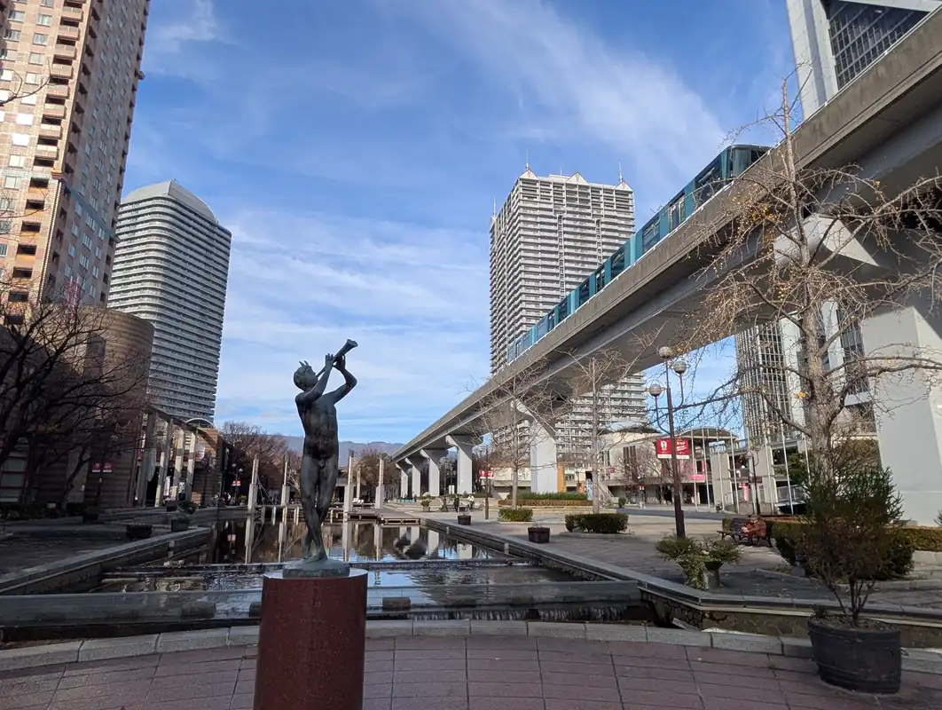 海外リゾートのようなしゃれた雰囲気が漂う人工島「六甲アイランド」を、端から端まで歩いてみました！