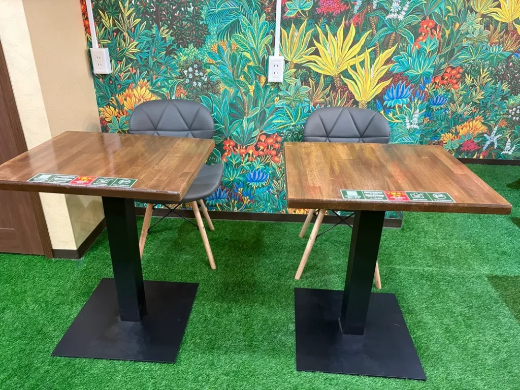 セルフカフェ上新庄一人用テーブル