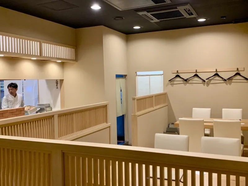 しばた　テーブル席