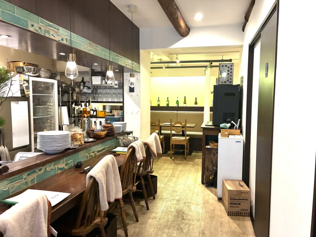 Shuval、店内カウンター席