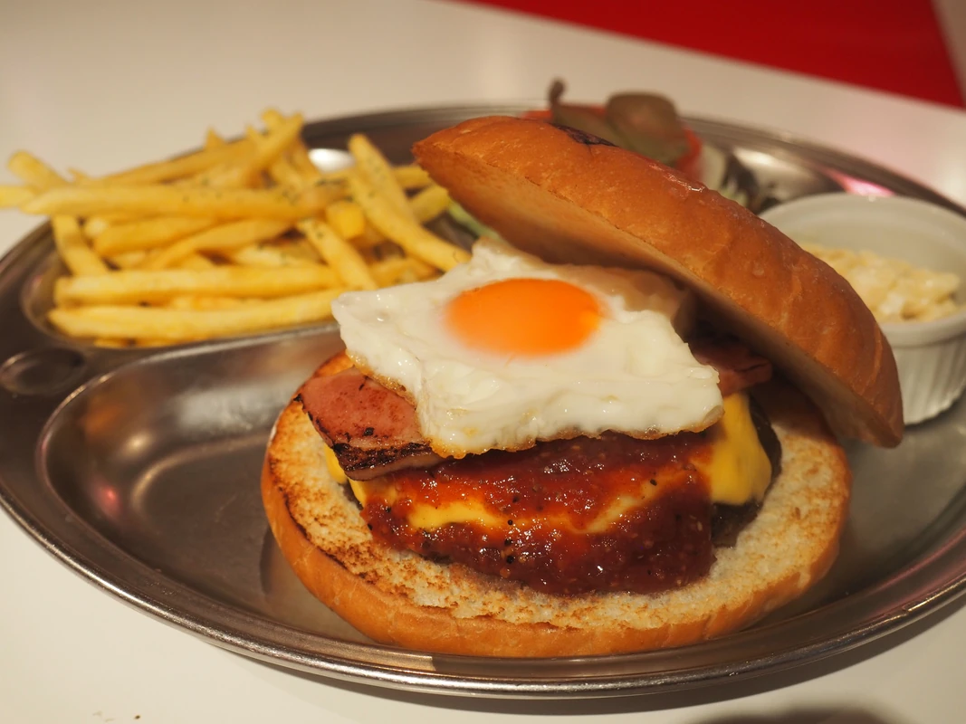 ヘルシーかつ食べ応え抜群！ 地元食材を使用した「高槻バーガー」の魅力に迫る