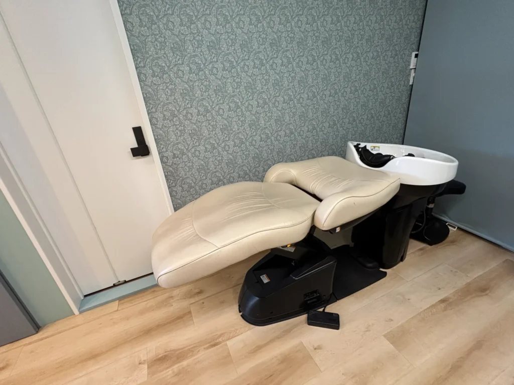 大山崎美容室-トリとハサミとたまにネコ-シャンプー台