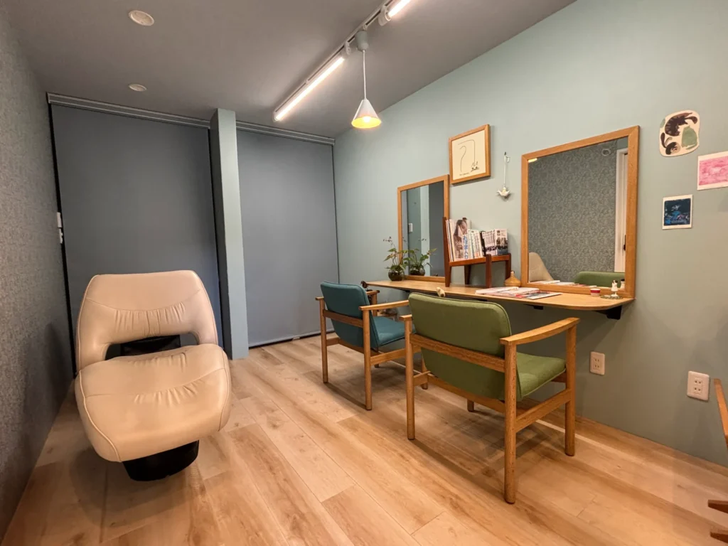 大山崎美容室-トリとハサミとたまにネコ-店内