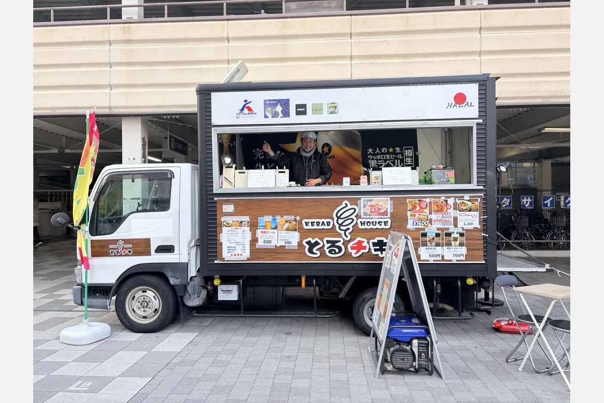 2月はいつ買える？はんつか駅前広場「とるチキ」キッチンカー　