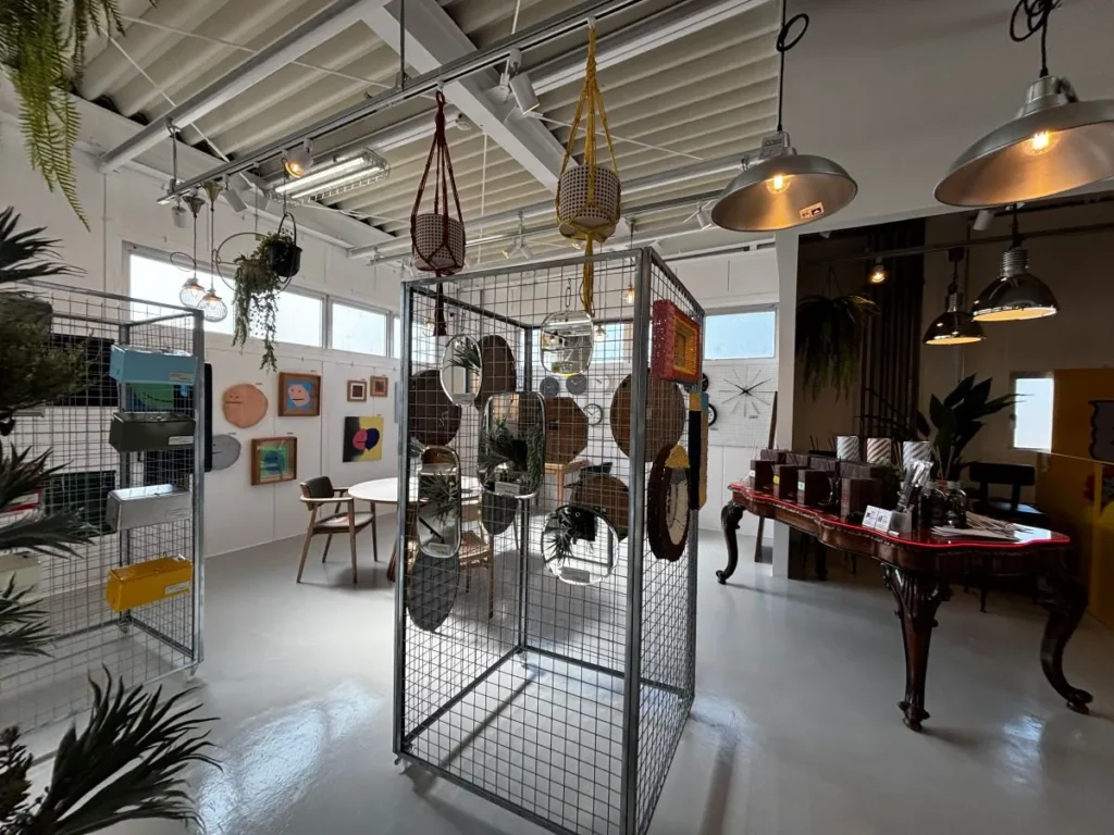 ウンコちゃんの家具屋さん1