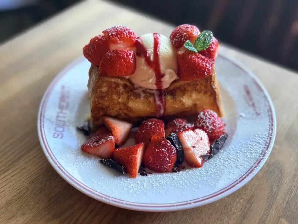 「SOUTHEAST」の苺のフレンチトースト