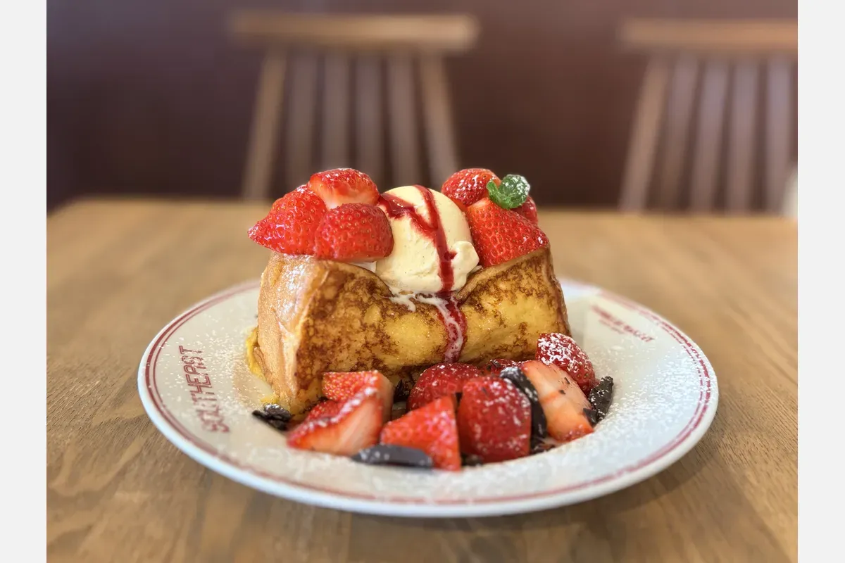 苺たっぷり！贅沢フレンチトースト「SOUTHEAST」南武庫之荘