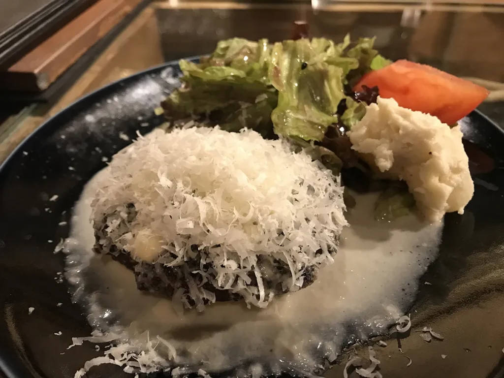 焼肉 笠松 和牛ハンバーグ チーズクリームソース