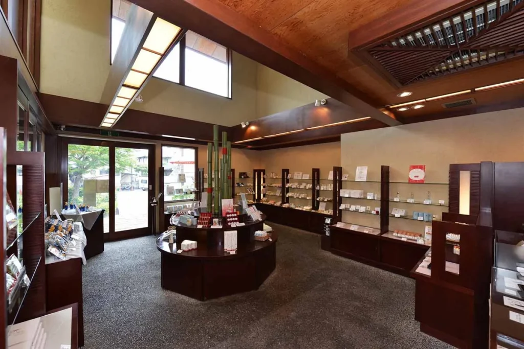よーじや嵯峨野嵐山店の内観