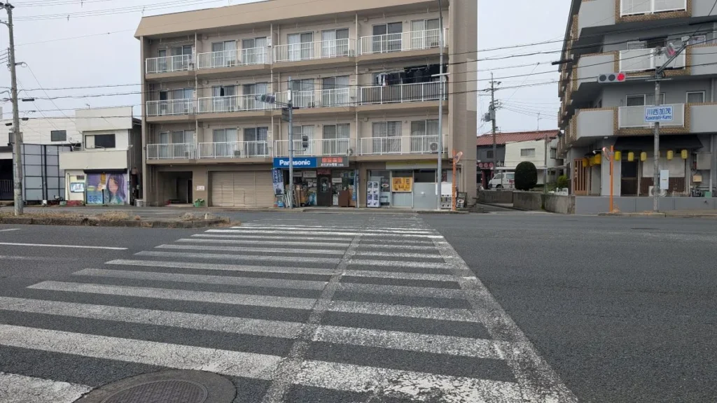 100日クロワッサン　遠目から見た外観