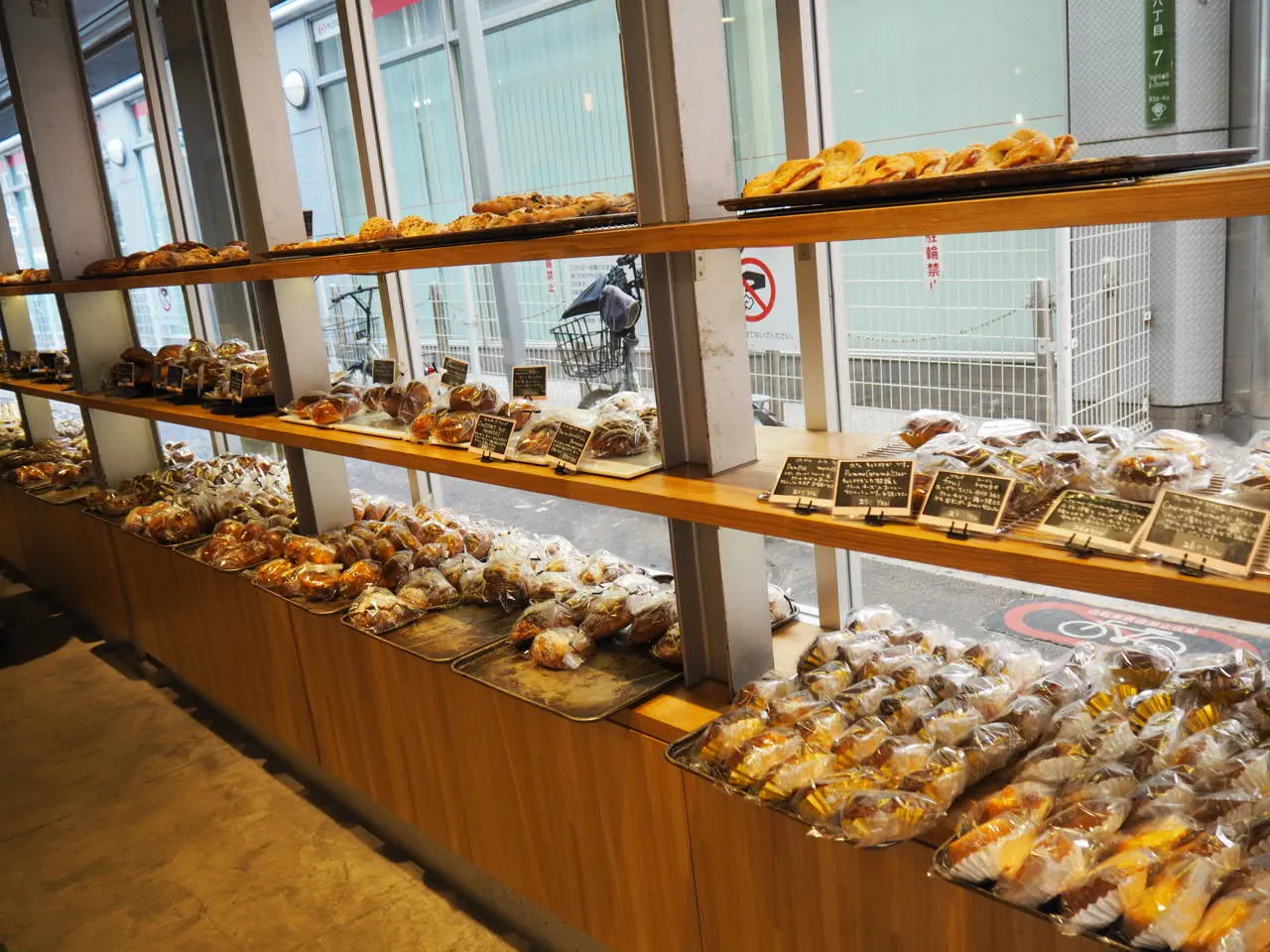 大阪・天神橋筋六丁目の人気ベーカリー ハツタツ（HATSUTATSU）天六店 おすすめパンとアクセスを徹底解説！