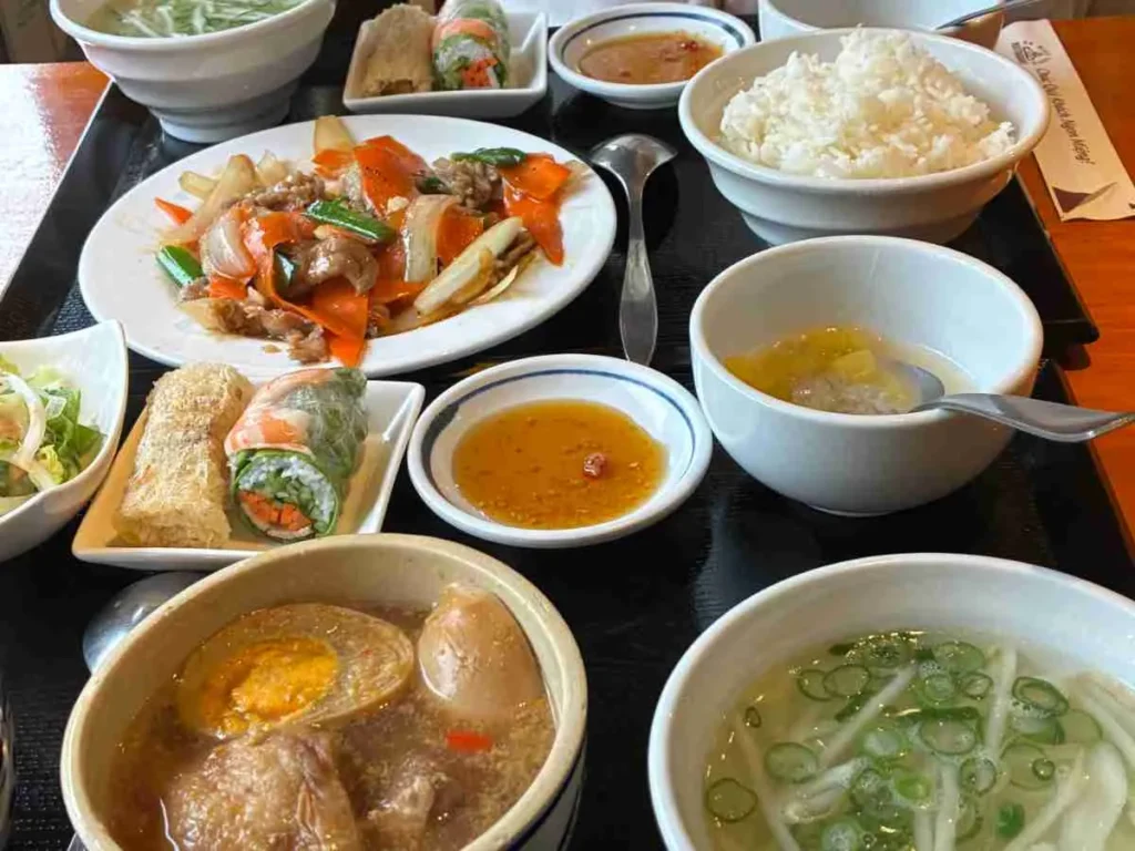 39 ヴィエト クアン レストラン　「玉とと豚肉煮込みライスセット」