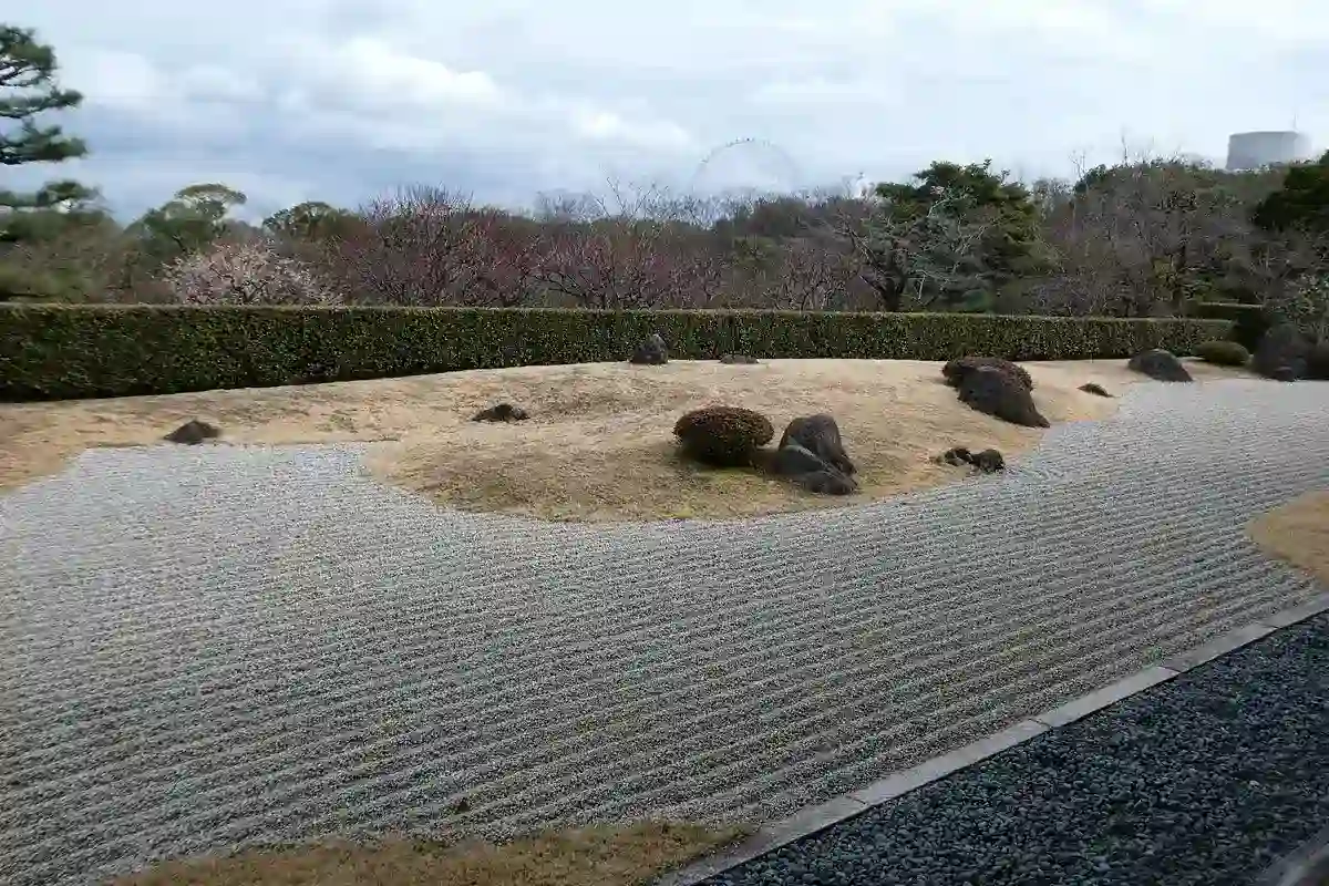 吹田「万博記念公園」の日本庭園 茶室「千里庵」でお茶を味わう