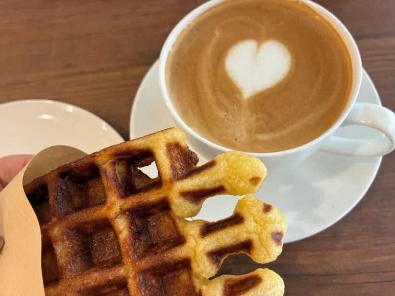 ラテとワッフル