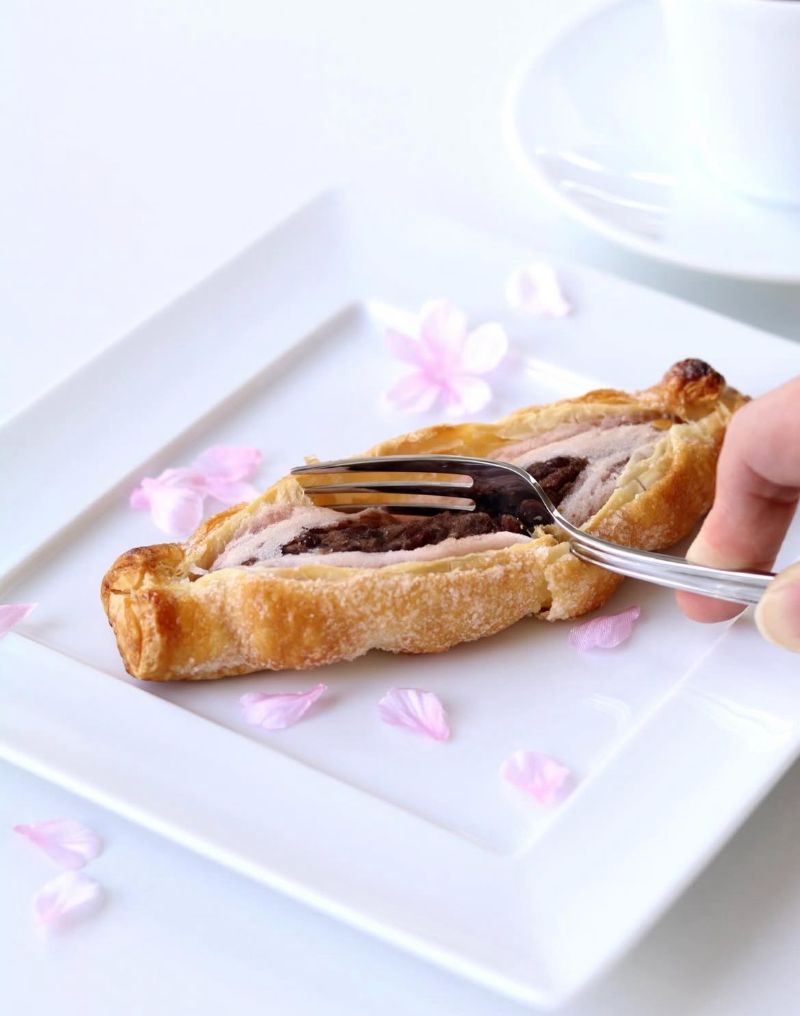 パイが先か、花が先か。宝塚の寶菓匠菅屋の桜のパイ、食べました？