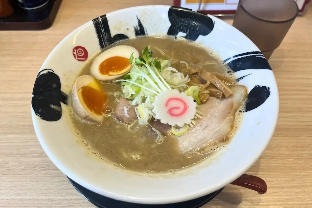 茨木きんせいの濃厚鶏白湯ラーメン