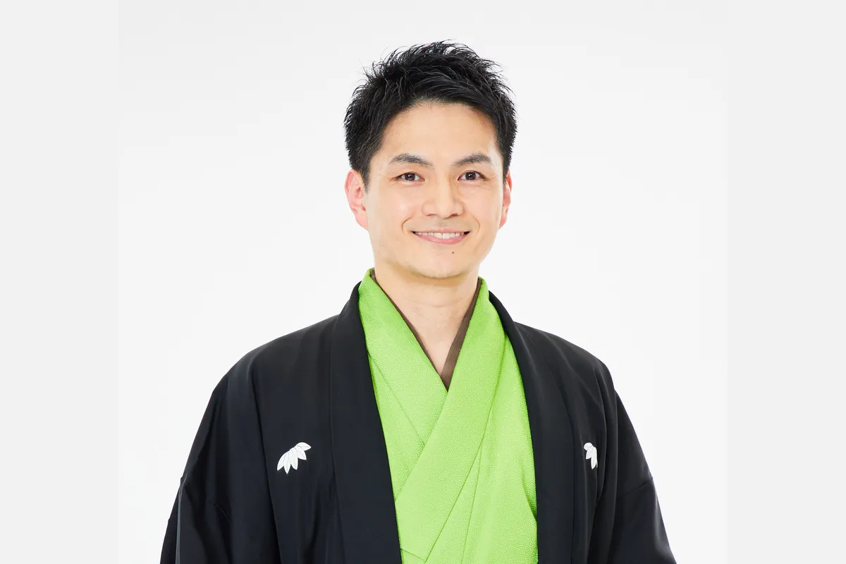 「日本庭園」の心字池を望む中央休憩所で笑福亭笑利さんの落語を