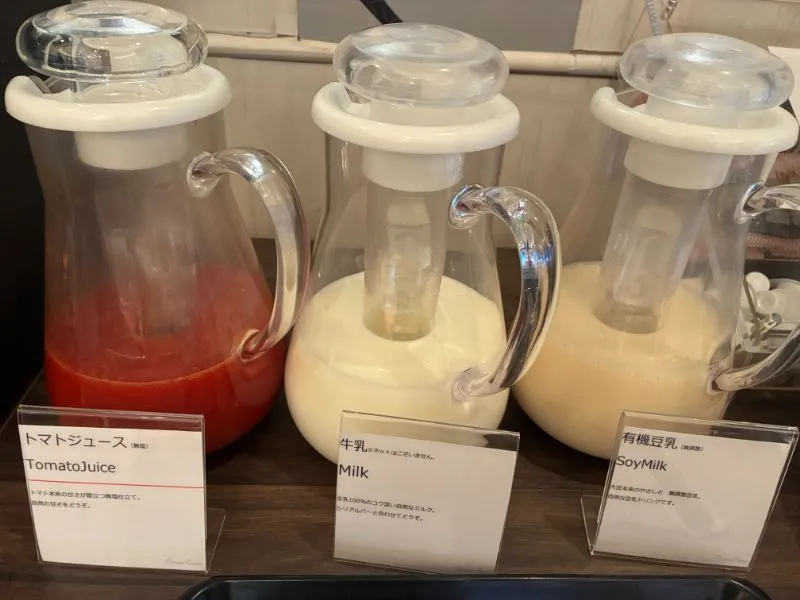 トマトジュースと牛乳と豆乳
