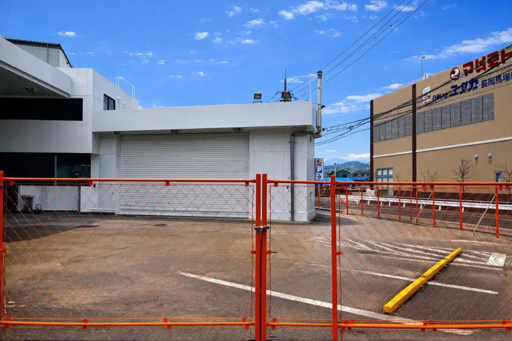 ガソリンスタンド　跡地