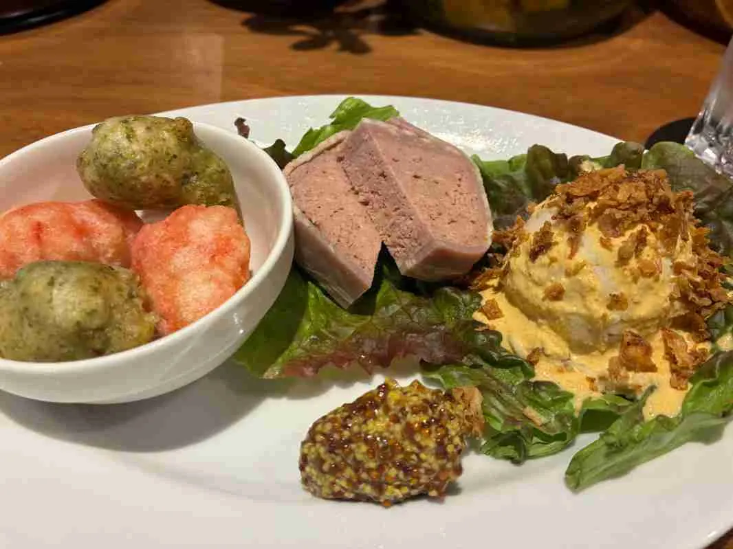 【高槻】駅近のカジュアルなバー｜料理が美味しい｜お酒の種類が多い店