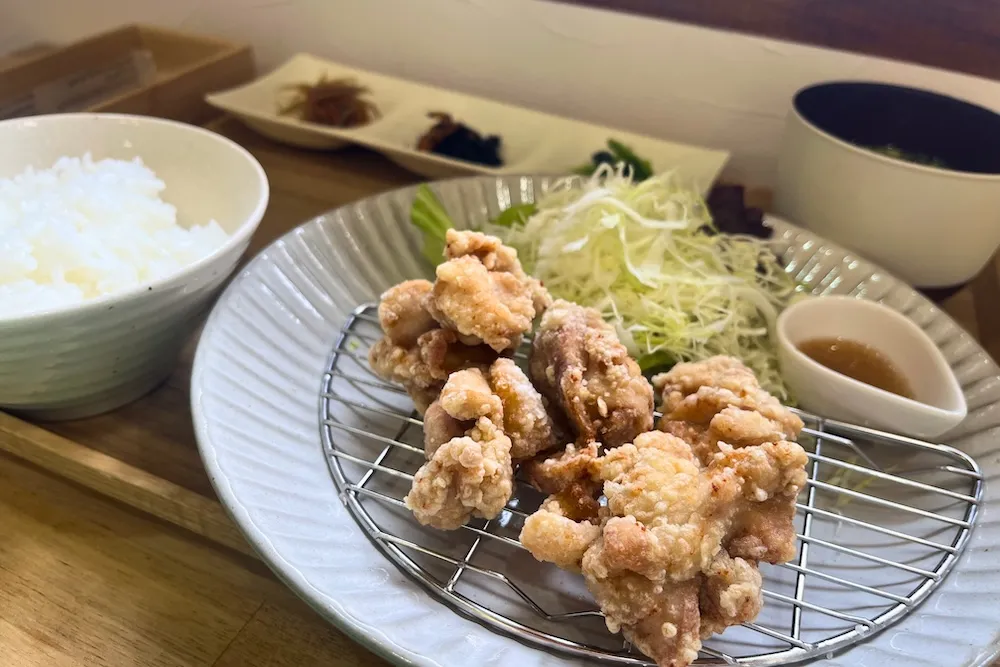 【茨木】カフェ&レストラン BonPetitでランチ！唐揚げ定食が人気