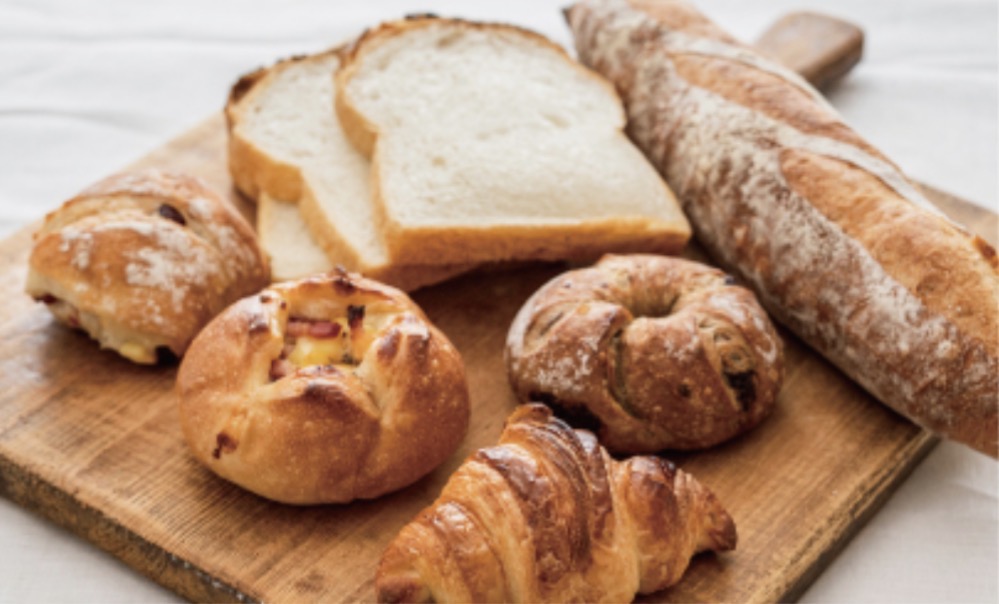 宝塚・仁川の阪神競馬場で人気ベーカリーが集う「阪神パン商店」開催