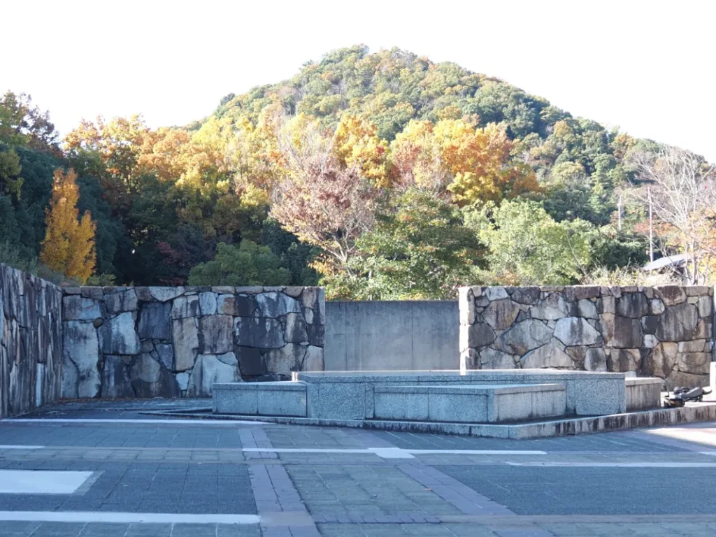けやき坂中央公園内にある石舞台「おもろ座」