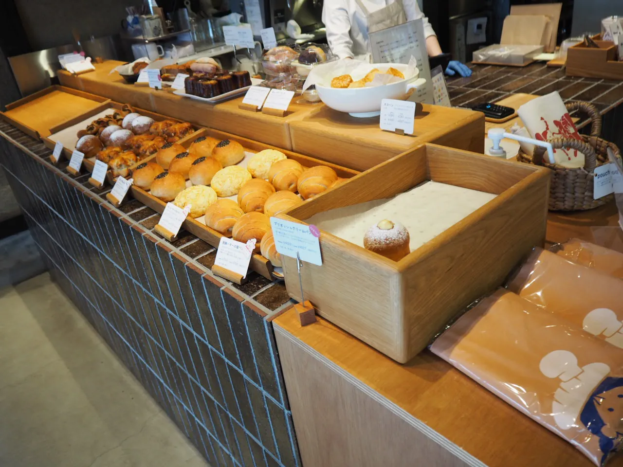 京都・烏丸 繁華街のおしゃれなベーカリー ウイ（OUI.） おすすめパンとアクセスを徹底解説！【カフェ併設】