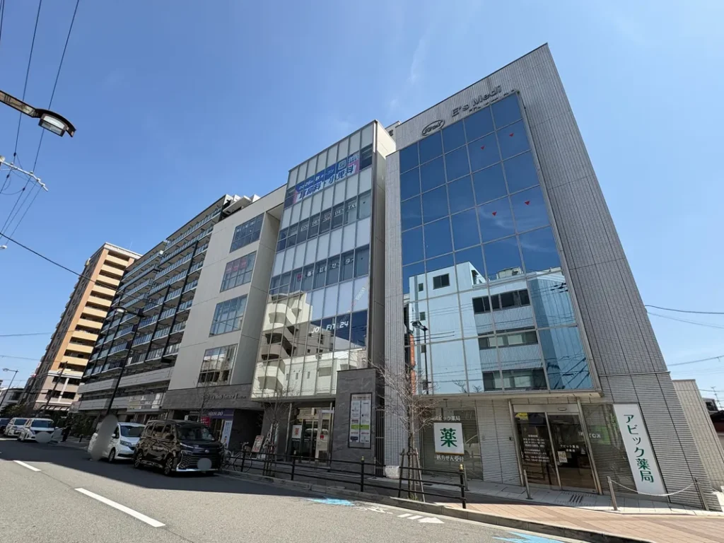 淡路駅前クリニック　クリニックが入るビル全体