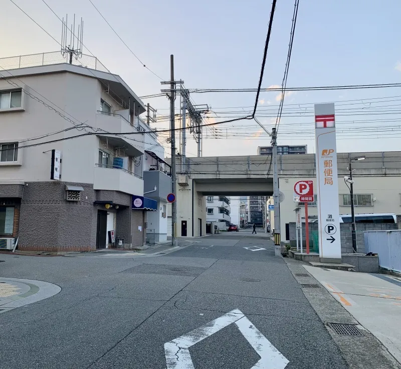 あずまキッチン　灘郵便局側から