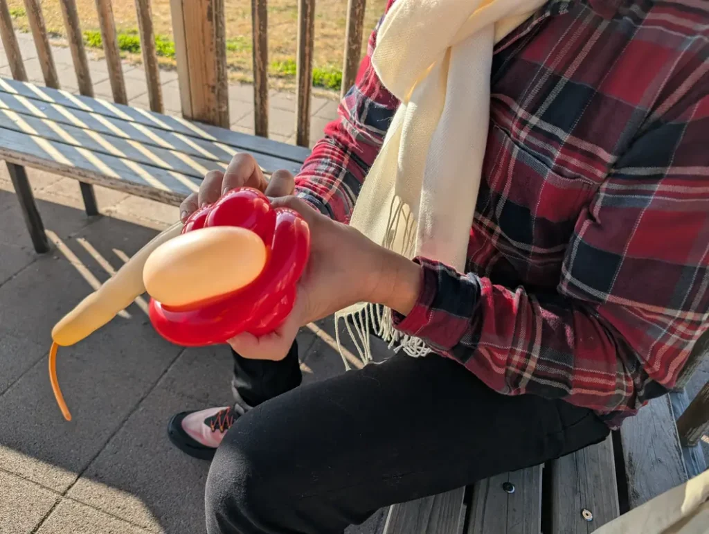 バルーンアート制作中