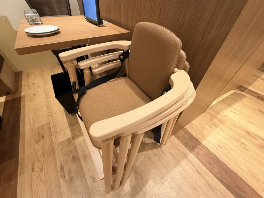 「BAQET」子ども用のイス