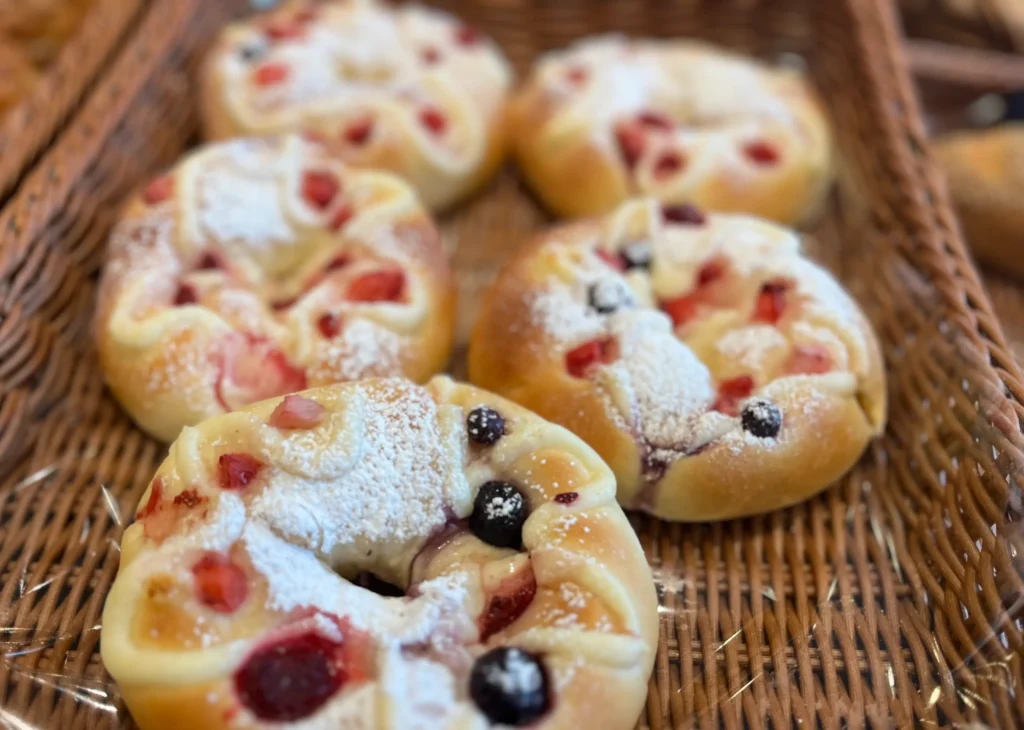 ブランベーカリー　木の実　切りチーズ