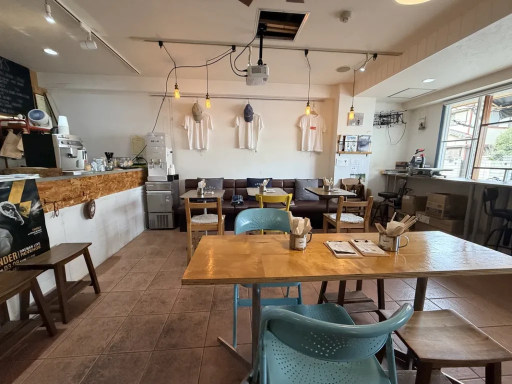 「パイナワーフ」の店内