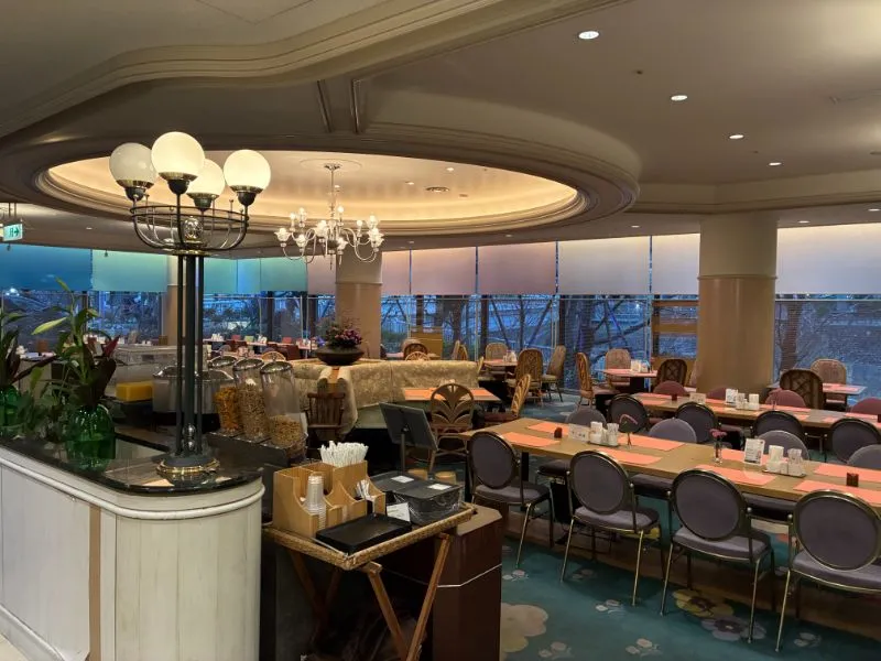 シャンゼリゼ店内