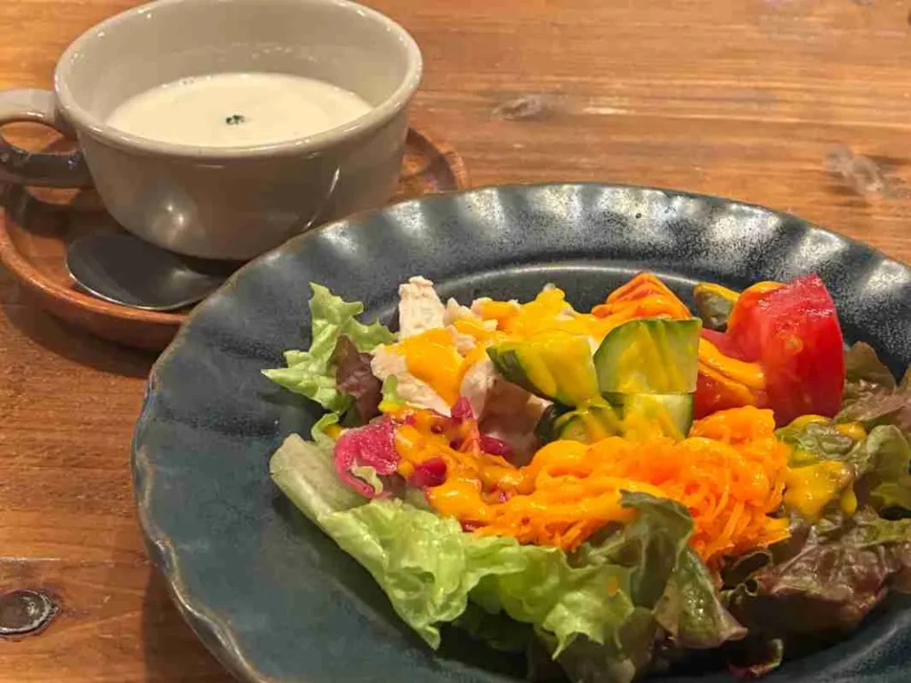 CAFE LE GRATIN(カフェルグラタン) セットメニューのスープとサラダ