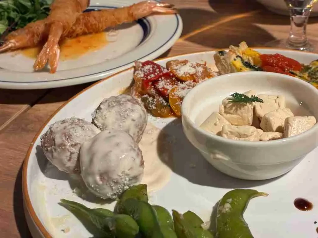 GENKA BISTRO CHEESE＋　オードブル盛り合わせ　と海老フライ