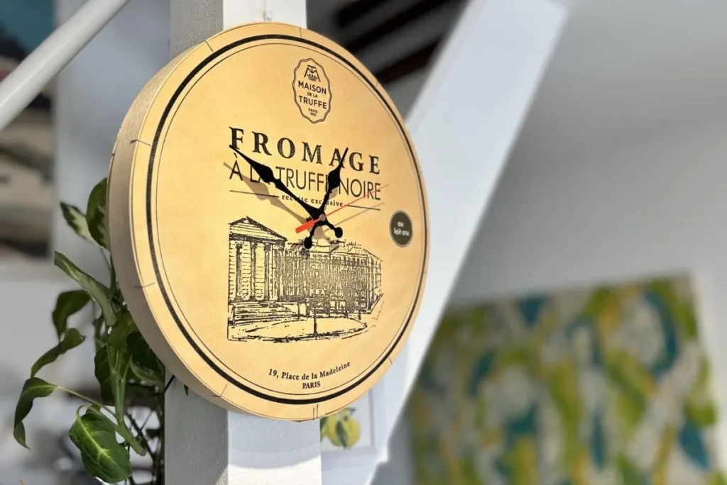 シェフィル 内観 時計