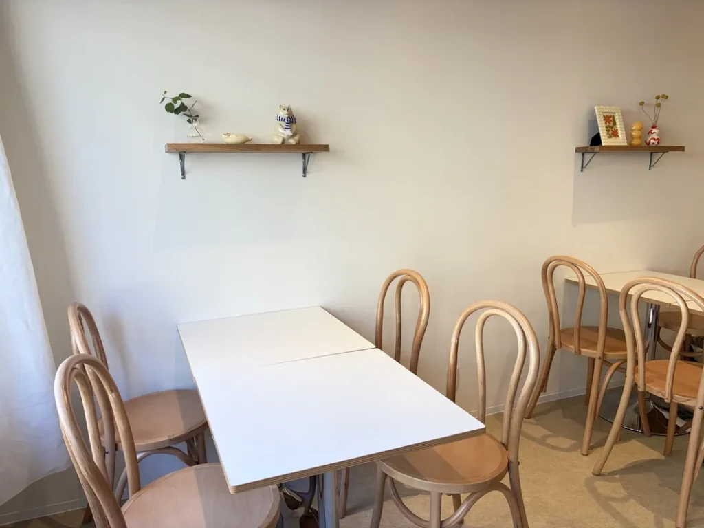 「chib cafe」の店内