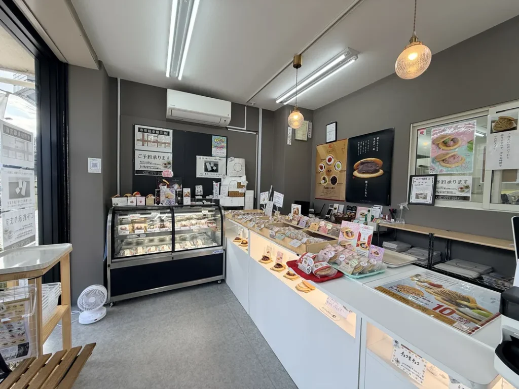 「くろーばー結び」の店内