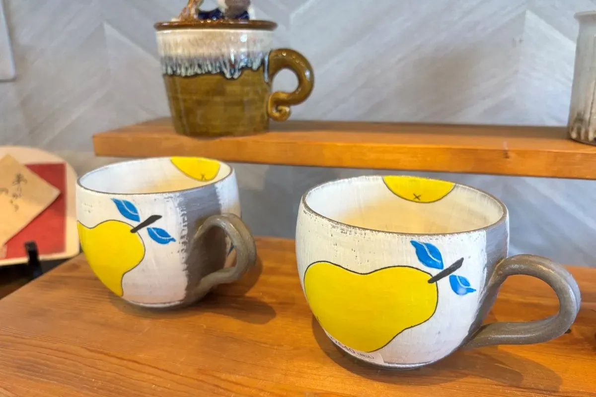 箕面 牧落｜暮らしを彩る作家ものの「うつわ」。町の電気屋さんの一角で営業中